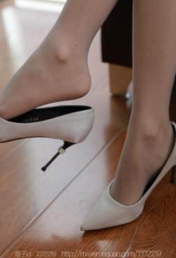 路过你身边[<font color=red>84P</font>]