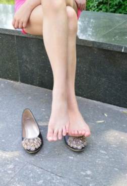 也许，这玉足！没有更美了..[<font color=red>23P</font>]