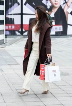 高跟鞋穿出轻熟的魅力