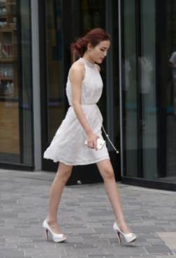 细跟鞋气质穿搭[<font color=red>10P</font>]