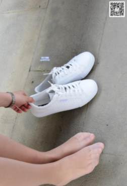 大生模拍 - 这双小白鞋，出奇的美感[<font color=red>56P</font>]