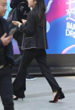 细跟鞋显高又时尚