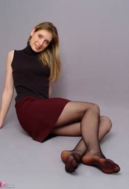 这个丝袜美人，喜欢玩丝袜吸引[<font color=red>24P</font>]