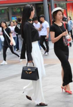 戴上口罩还认识她吗？