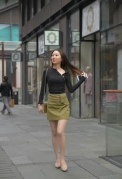 漂亮美女从容而来[<font color=red>7P</font>]