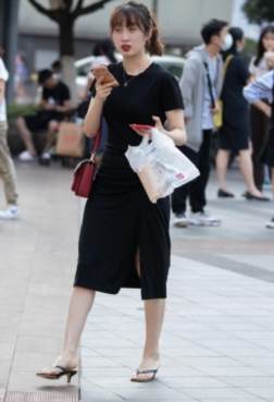 展现出美女婀娜多姿的姿态[<font color=red>7P</font>]