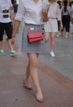 丝袜小姐姐，缺一个人陪她逛街[<font color=red>11P</font>]