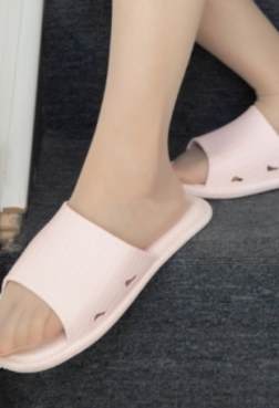 这拖鞋穿的还算得体吧？[<font color=red>9P</font>]