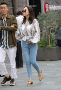 高跟鞋穿搭紧身服