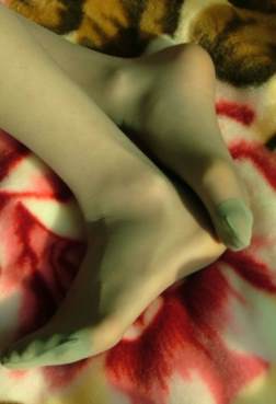 别急 还有更多丝袜美足等着你欣赏[<font color=red>20P</font>]