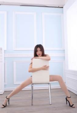 只想秀秀坐姿而已，有错吗?[<font color=red>11P</font>]