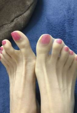 美丝与玉足可以兼得[<font color=red>8P</font>]