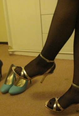 你喜欢哪双鞋子配黒丝？10P[<font color=red>10P</font>]