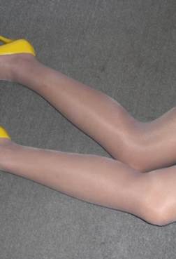 漂亮少有的丝袜美腿[<font color=red>6P</font>]