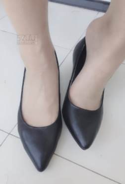 尖头皮鞋小美丝丫[<font color=red>5P</font>]