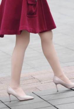 冷天的厚丝袜，俏女郎[<font color=red>7P</font>]