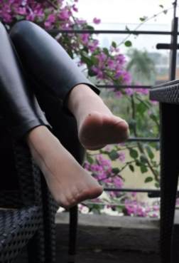 皮裤配短袜，感觉美的出众[<font color=red>6P</font>]