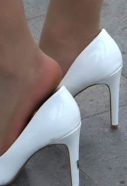 白高美脚随手怕，你觉得怎样？[<font color=red>7P</font>]