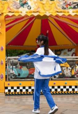 展示出漂亮高雅的姿态[<font color=red>27P</font>]