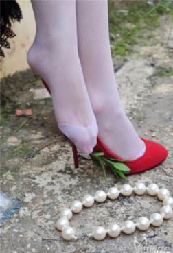 上好的一双丝袜美丫[<font color=red>8P</font>]