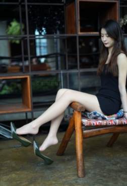 萌甜物语 - 挑鞋[<font color=red>88P</font>]