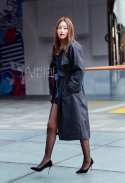 高跟少女时尚街拍[<font color=red>13P</font>]