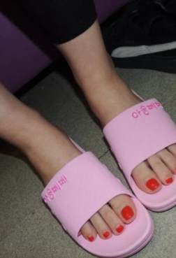 为自己美甲秀秀白皙如玉的...[<font color=red>21P</font>]