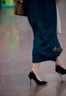 修长纤细的肉丝美腿搭配有型的黑高[<font color=red>13P</font>]