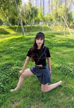 牛仔短裙，丝袜美腿[<font color=red>5P</font>]