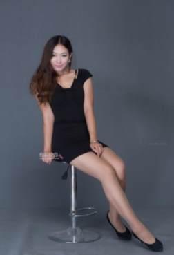 一双丝袜让腿更美 更光滑...[<font color=red>28P</font>]