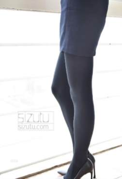 这是有点厚的一双黑裤袜[<font color=red>9P</font>]