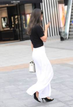 让美女青春洋溢充满活力