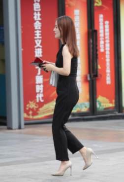 腿长美女穿搭高跟鞋