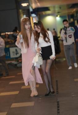 女生出街穿搭高跟鞋[<font color=red>87P</font>]