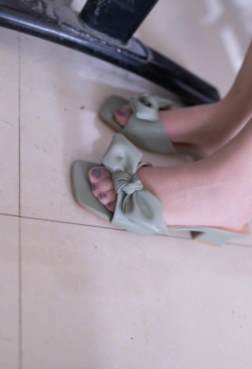 尖头细跟鞋搭配[<font color=red>89P</font>]