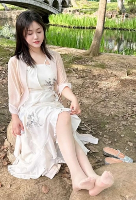 年轻的小姐姐长腿也丝滑[<font color=red>8P</font>]