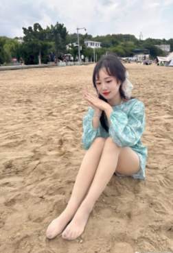 和这样的小姐姐出去玩绝对开心[<font color=red>7P</font>]