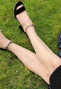 街拍靓高丝袜美腿小娘子，一起约可好！[<font color=red>11P</font>]