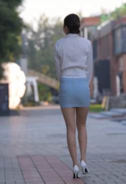 春天首选裙装穿搭高跟鞋[<font color=red>70P</font>]