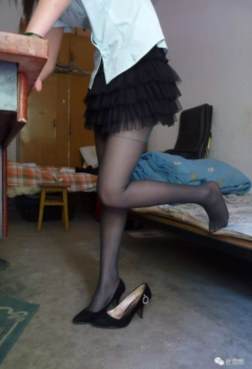 穿好絲的M在家里等着你[<font color=red>17P</font>]