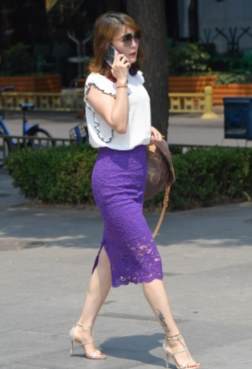 展现舒心愉悦的穿搭术[<font color=red>24P</font>]