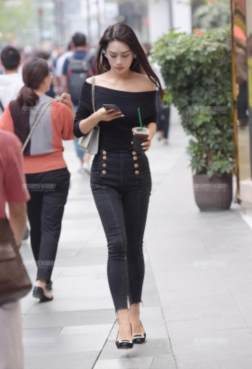 穿出女性高挑魅力的身姿