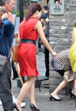 一身浅蓝休闲的时尚细跟穿搭[<font color=red>10P</font>]