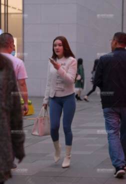 因为有了高跟鞋而变得气息高贵