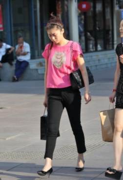 美女爱穿高跟鞋