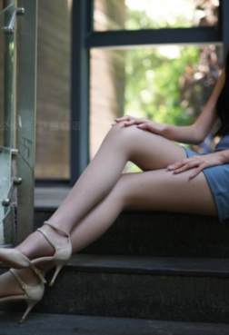 萌甜物语- 楼梯上的尖头高跟[<font color=red>94P</font>]