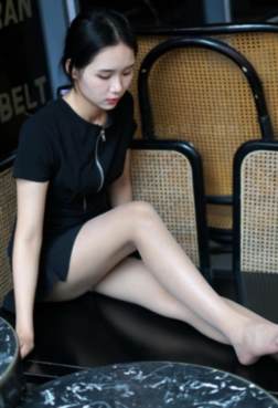 街拍：牛仔热裤[<font color=red>84P</font>]