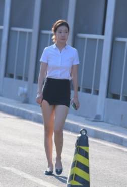 美女街拍：贵妇级别美女，很美，让人心动[<font color=red>84P</font>]