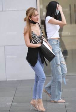 出街的时候更显魅力