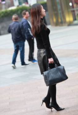 漂亮气质且有韵味的丝袜高跟美少女[<font color=red>10P</font>]